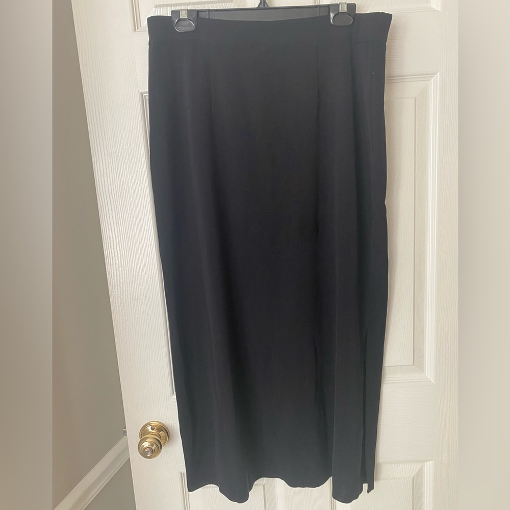 Misook Classic Black Midi Skirt